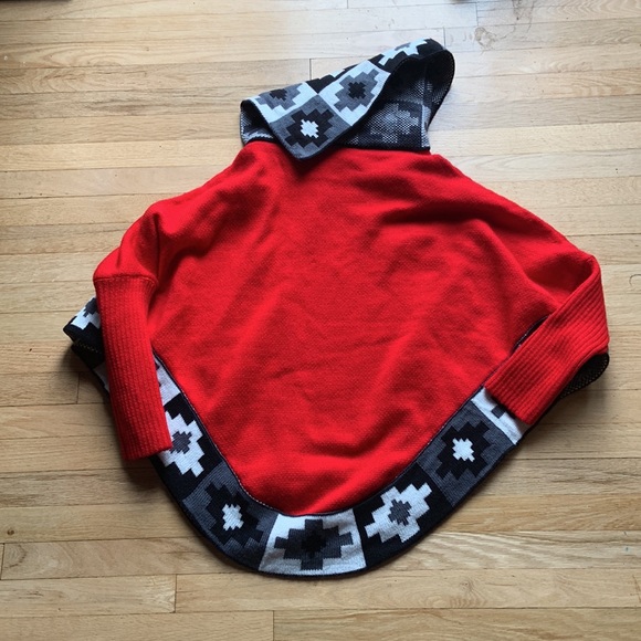 Red alpaca poncho - Picture 2 of 2